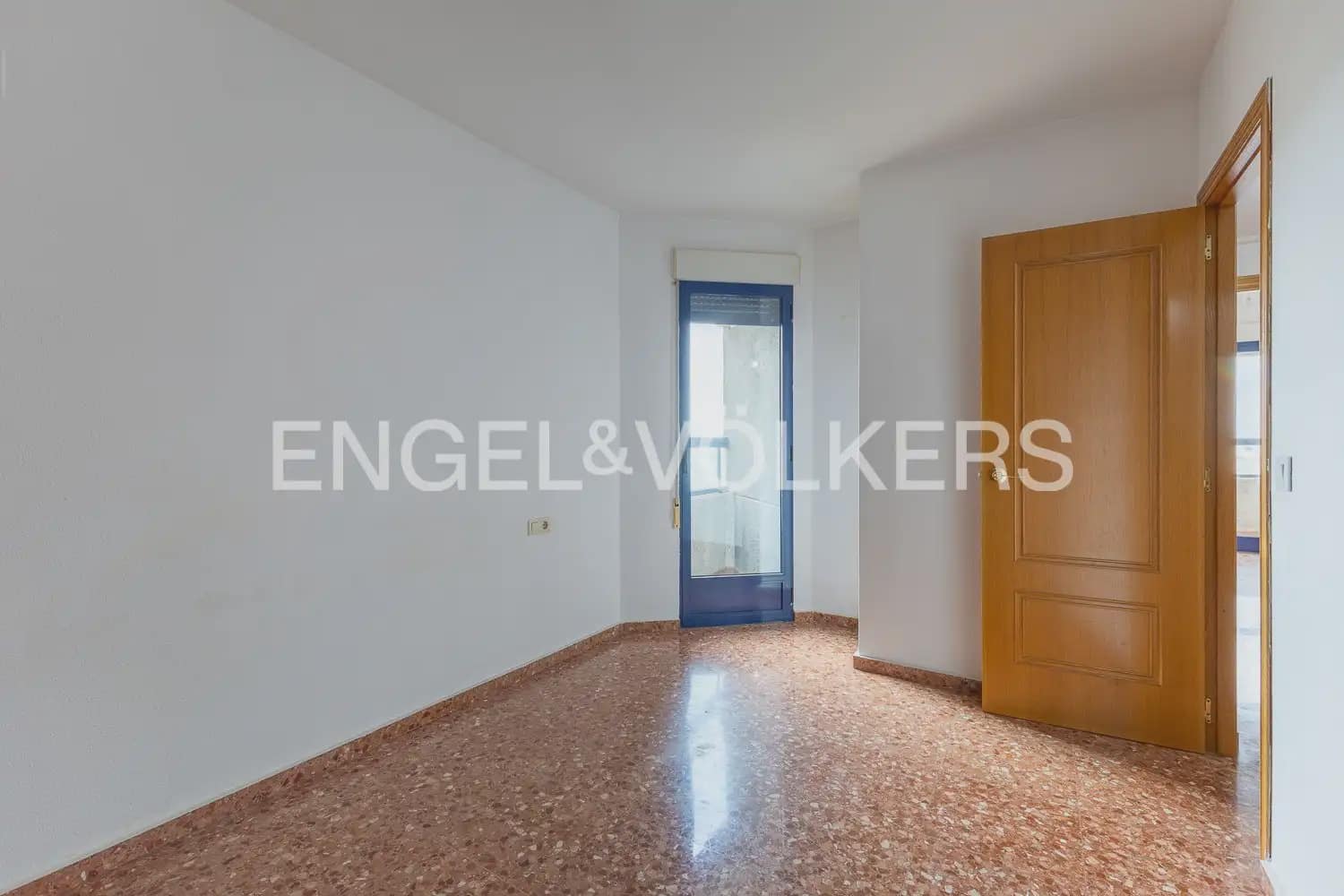 3 soveværelse Lejlighed til leje i Valencia by med swimmingpool garage - € 1.250 (Ref: 10024940)