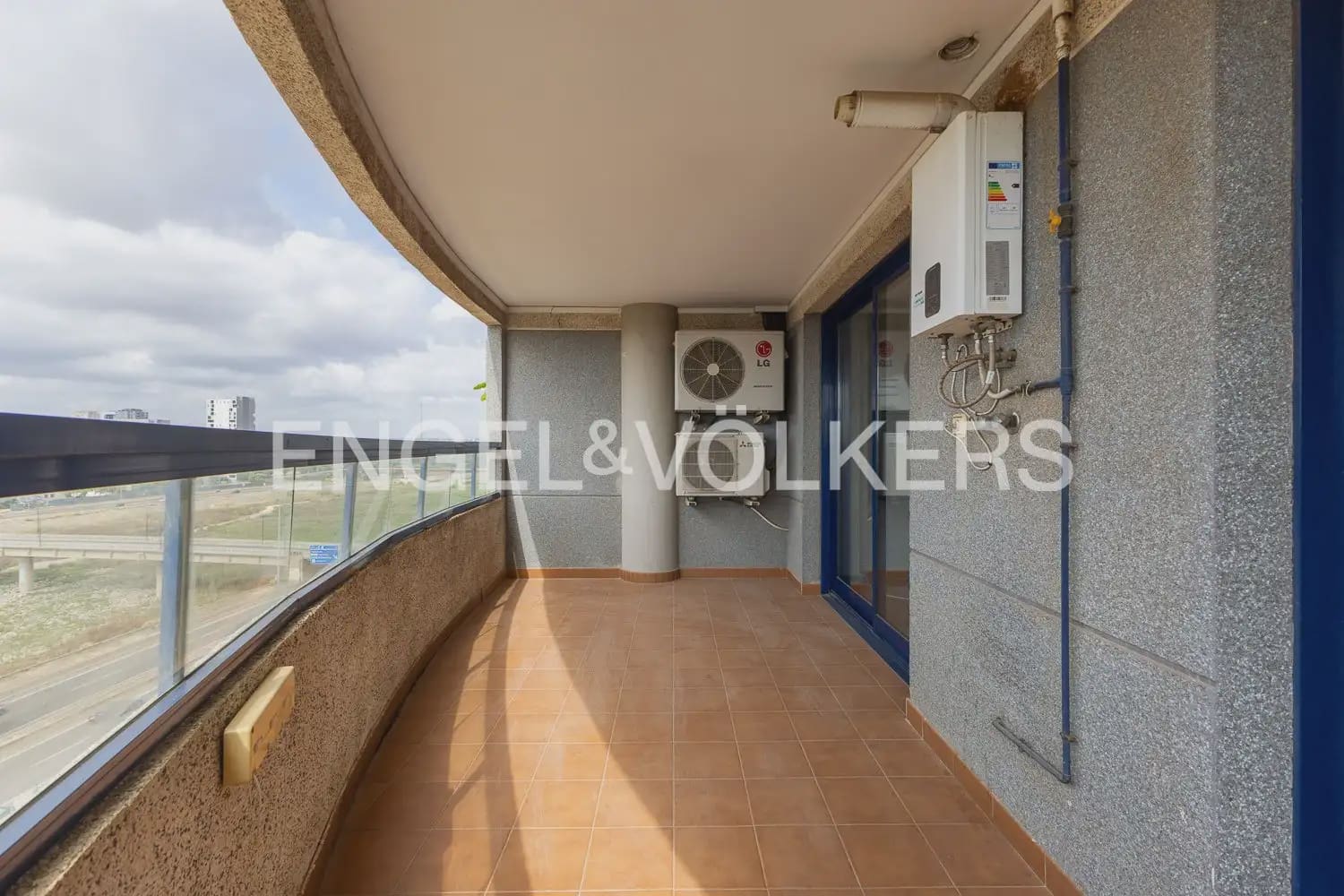 3 soveværelse Lejlighed til leje i Valencia by med swimmingpool garage - € 1.250 (Ref: 10024940)
