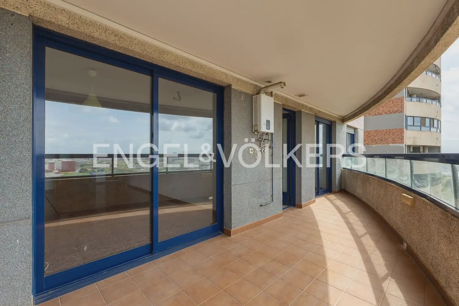 3 soveværelse Lejlighed til leje i Valencia by med swimmingpool garage - € 1.250 (Ref: 10024940)