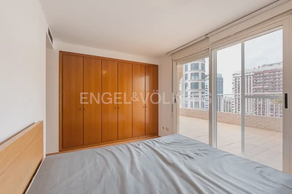 2 camera da letto Attico da affittare in Valencia citta con piscina garage - 1.700 € (Rif: 10026238)