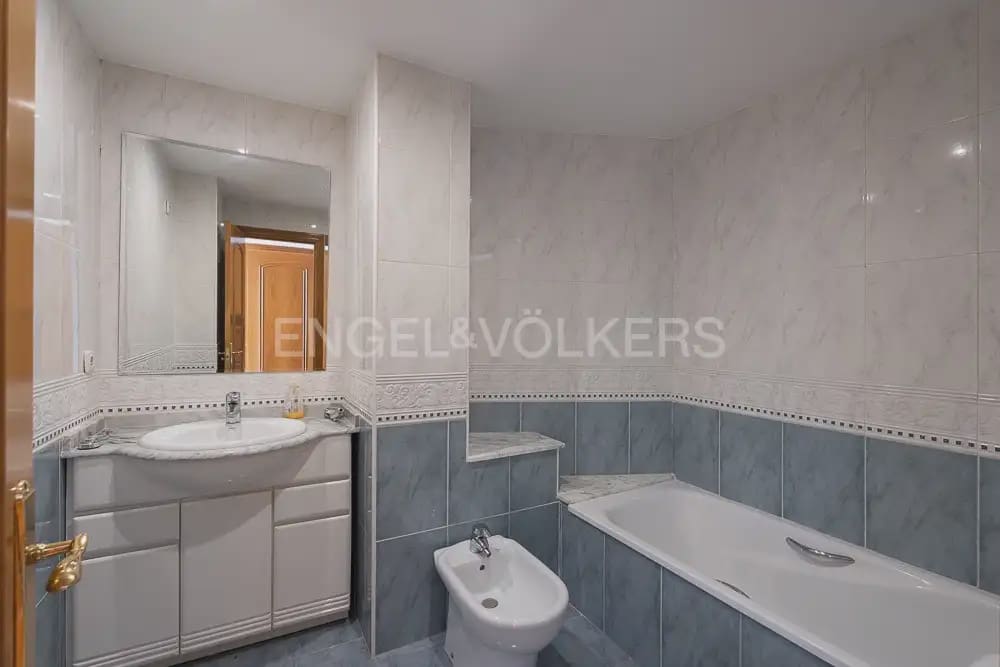 2 camera da letto Attico da affittare in Valencia citta con piscina garage - 1.700 € (Rif: 10026238)