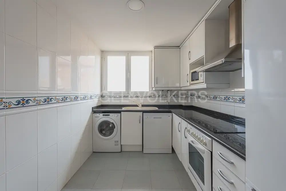 2 camera da letto Attico da affittare in Valencia citta con piscina garage - 1.700 € (Rif: 10026238)