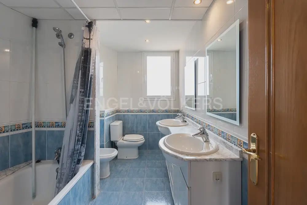 2 camera da letto Attico da affittare in Valencia citta con piscina garage - 1.700 € (Rif: 10026238)