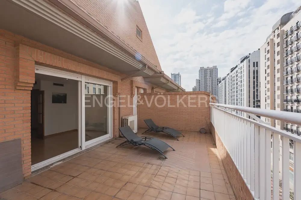 2 camera da letto Attico da affittare in Valencia citta con piscina garage - 1.700 € (Rif: 10026238)