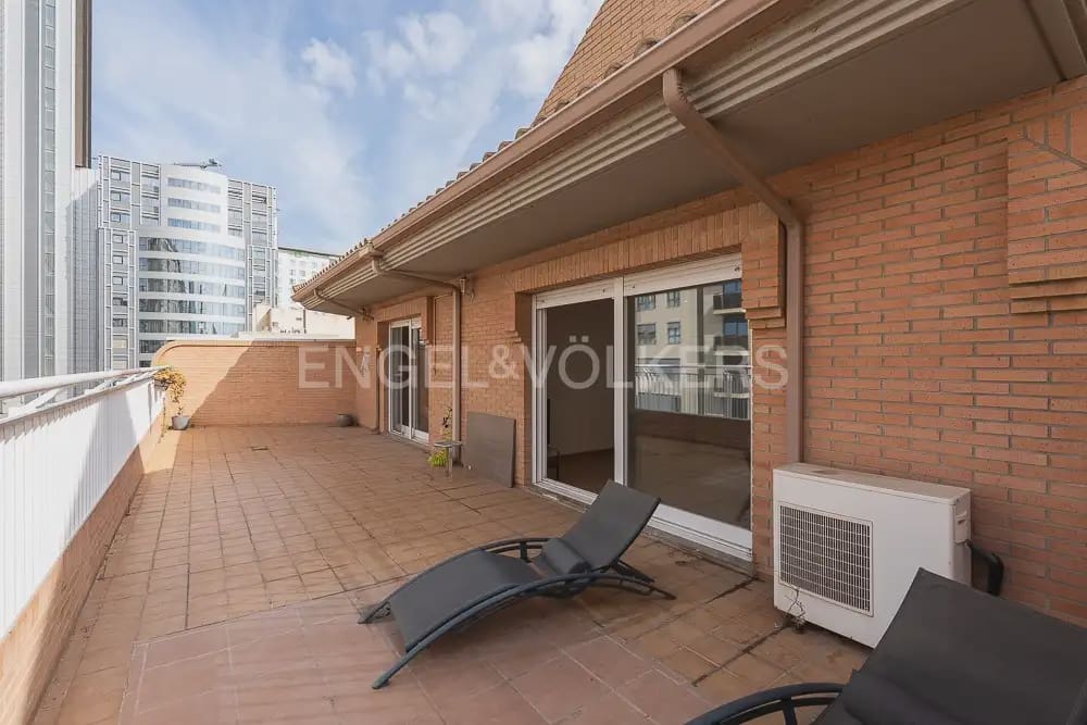 2 camera da letto Attico da affittare in Valencia citta con piscina garage - 1.700 € (Rif: 10026238)