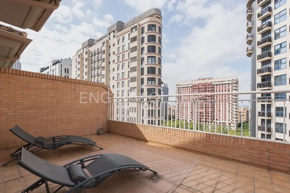2 camera da letto Attico da affittare in Valencia citta con piscina garage - 1.700 € (Rif: 10026238)