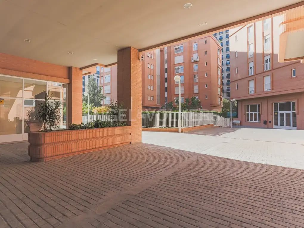 2 camera da letto Attico da affittare in Valencia citta con piscina garage - 1.700 € (Rif: 10026238)