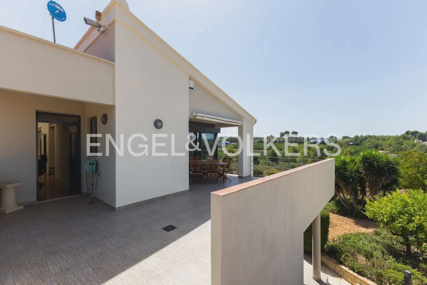 8 bedroom Villa for sale in Montserrat with pool garage - € 849,000 (Ref: 10026475)