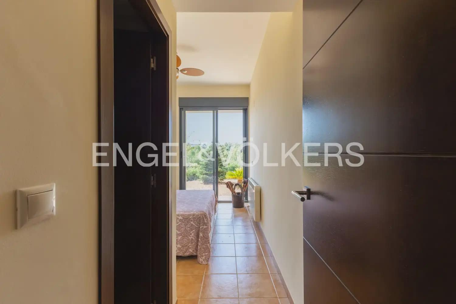 8 bedroom Villa for sale in Montserrat with pool garage - € 849,000 (Ref: 10026475)