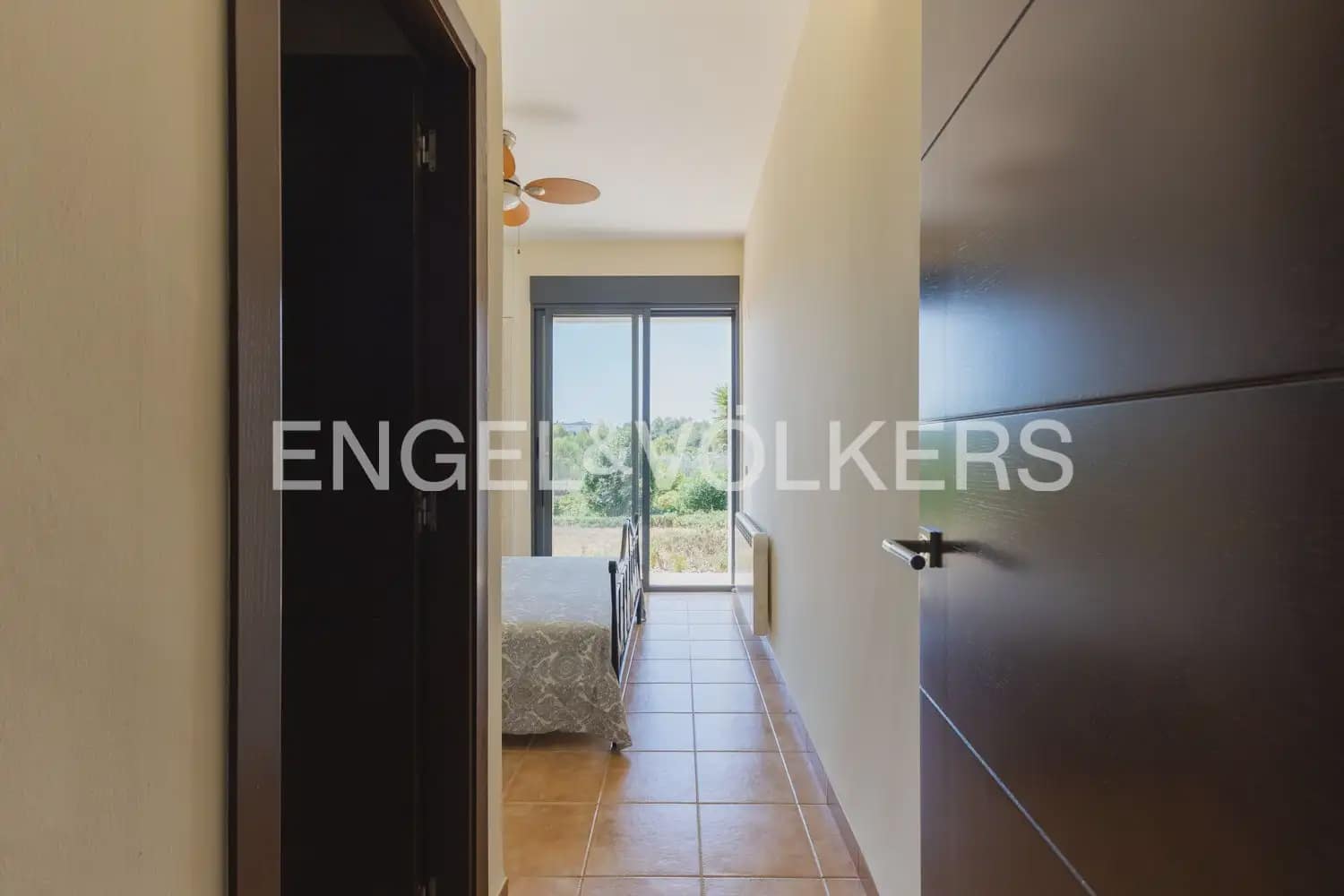8 bedroom Villa for sale in Montserrat with pool garage - € 849,000 (Ref: 10026475)