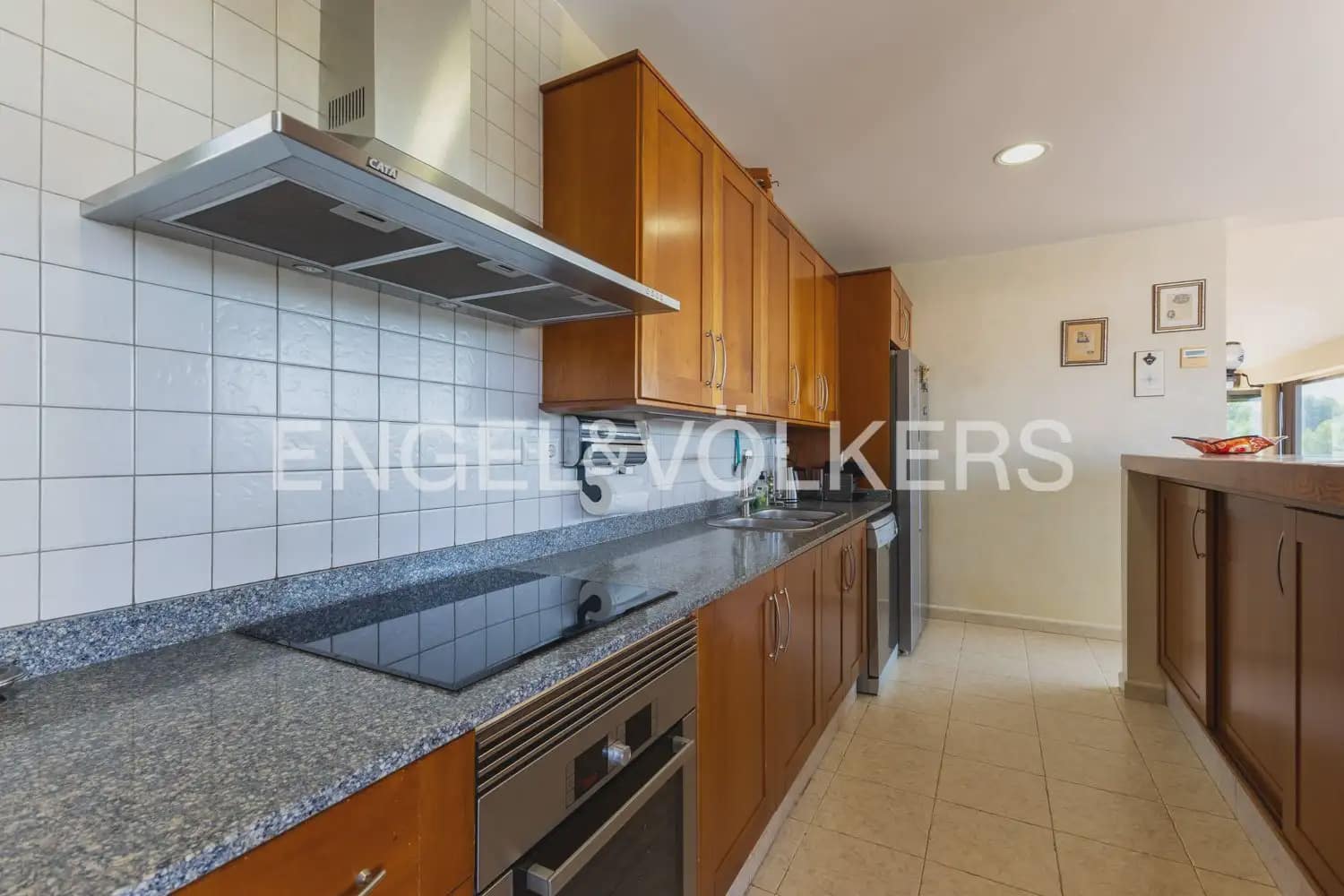 8 bedroom Villa for sale in Montserrat with pool garage - € 849,000 (Ref: 10026475)