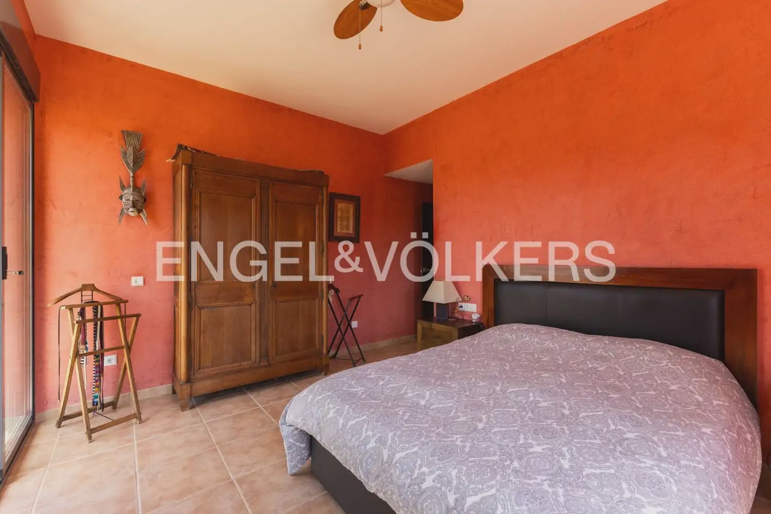 8 bedroom Villa for sale in Montserrat with pool garage - € 849,000 (Ref: 10026475)