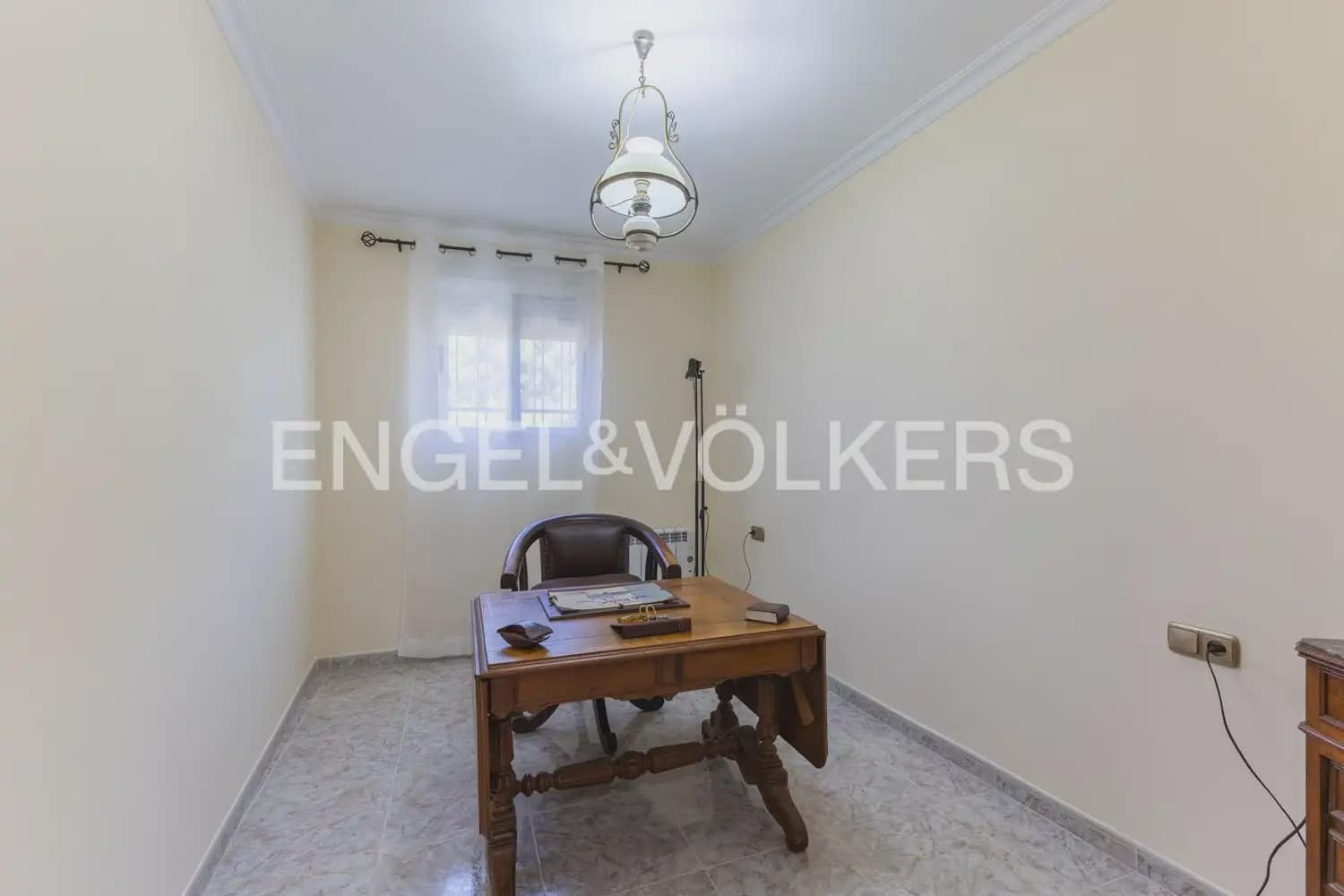 8 bedroom Villa for sale in Montserrat with pool garage - € 849,000 (Ref: 10026475)
