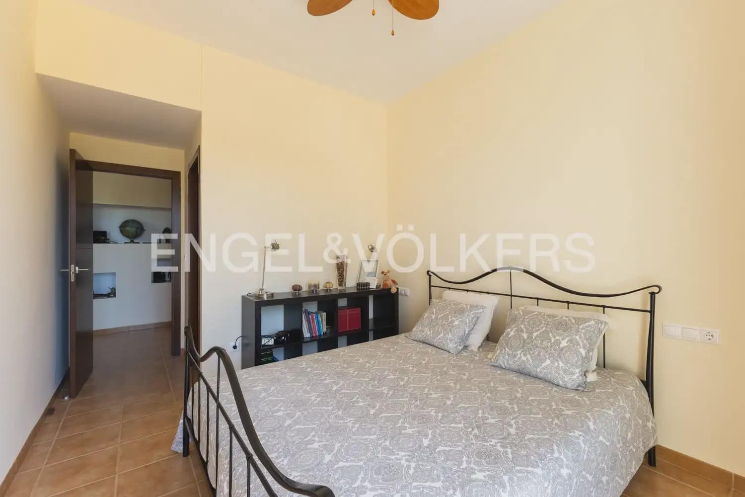 8 bedroom Villa for sale in Montserrat with pool garage - € 849,000 (Ref: 10026475)