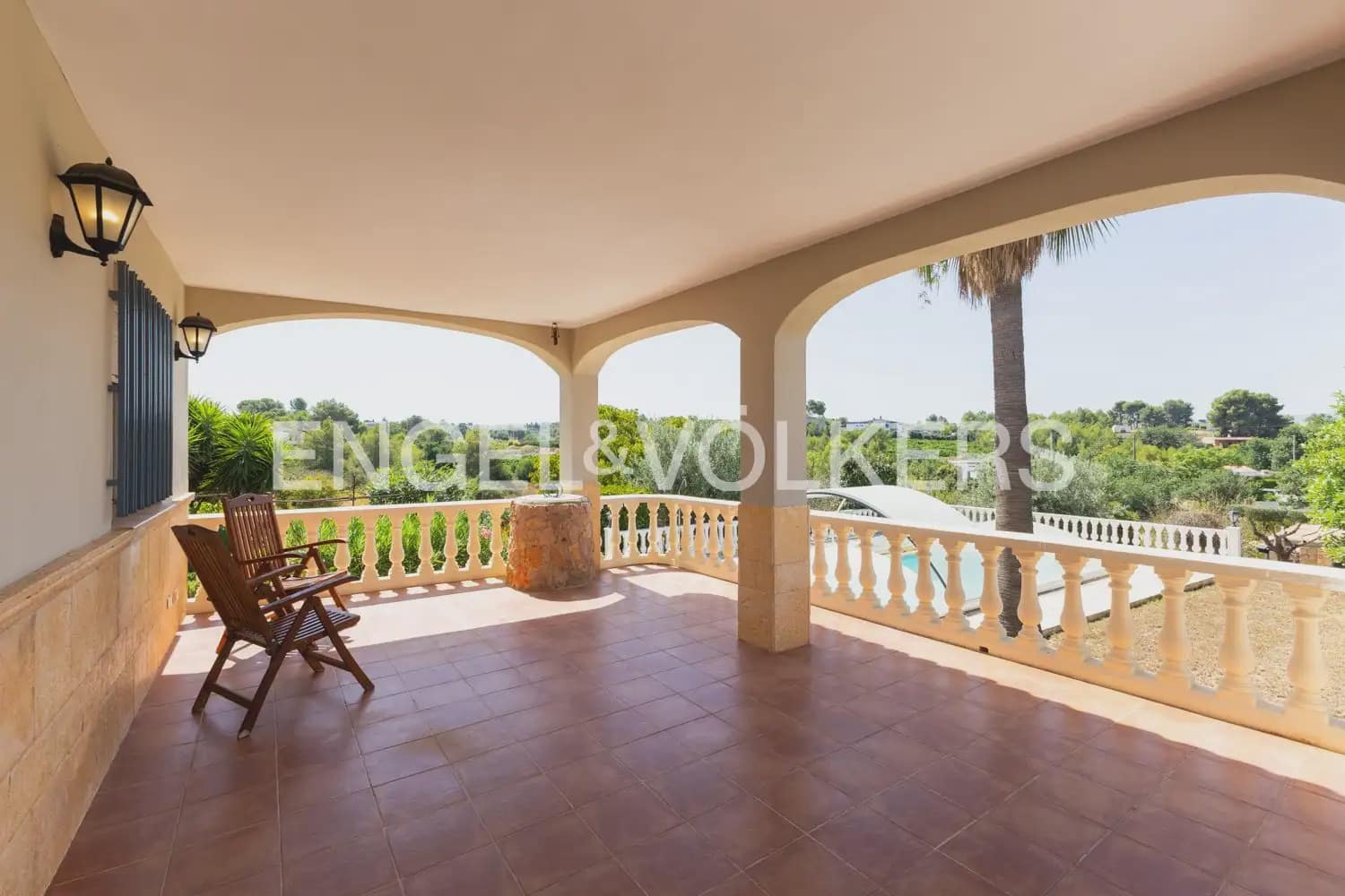 8 bedroom Villa for sale in Montserrat with pool garage - € 849,000 (Ref: 10026475)