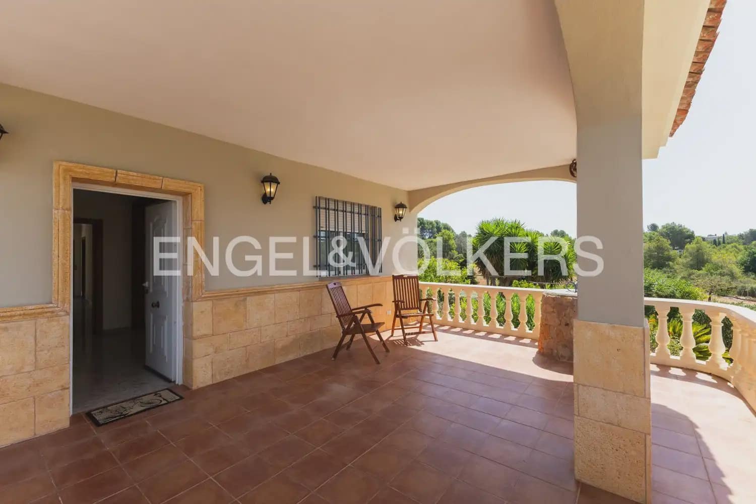 8 bedroom Villa for sale in Montserrat with pool garage - € 849,000 (Ref: 10026475)