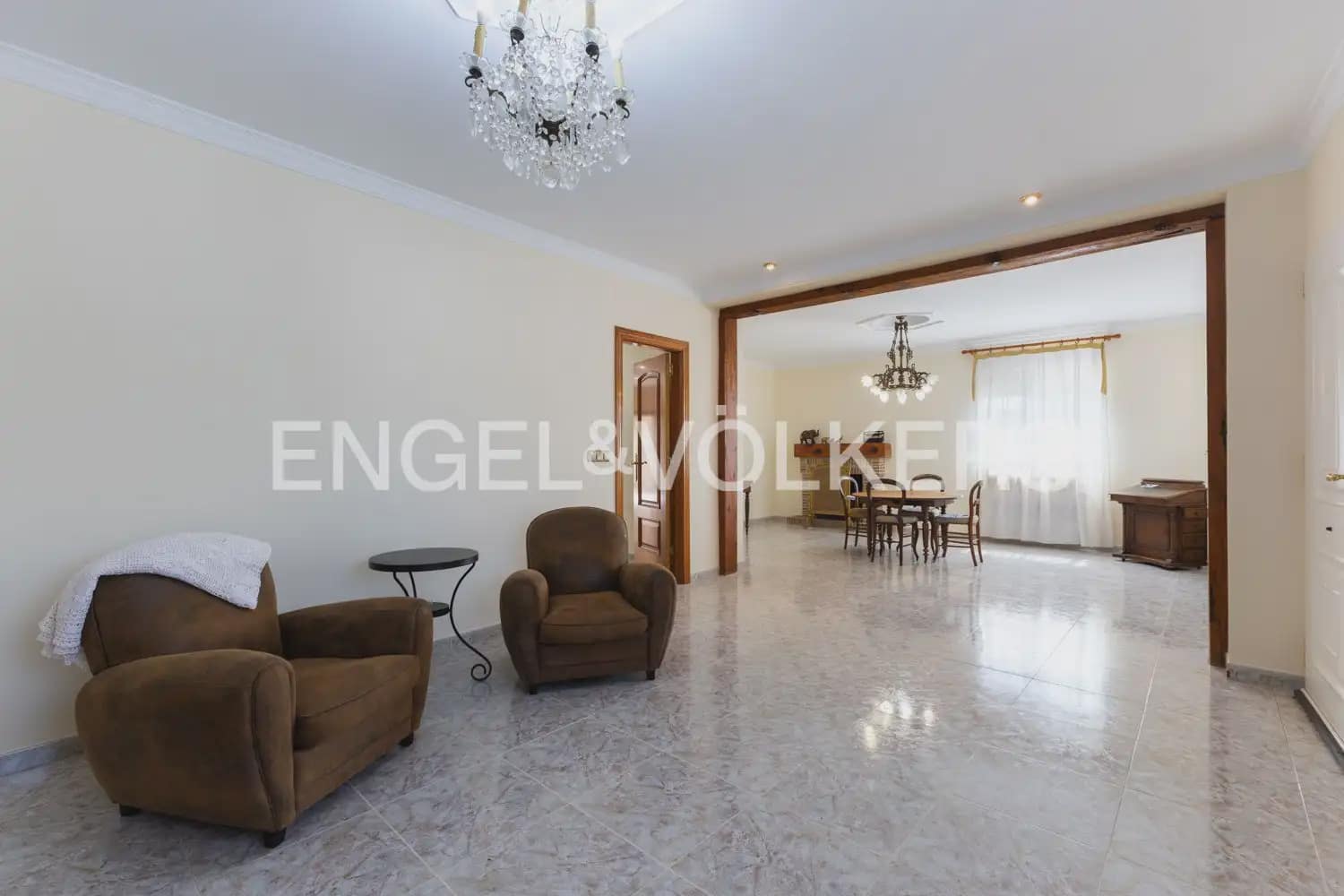 8 bedroom Villa for sale in Montserrat with pool garage - € 849,000 (Ref: 10026475)