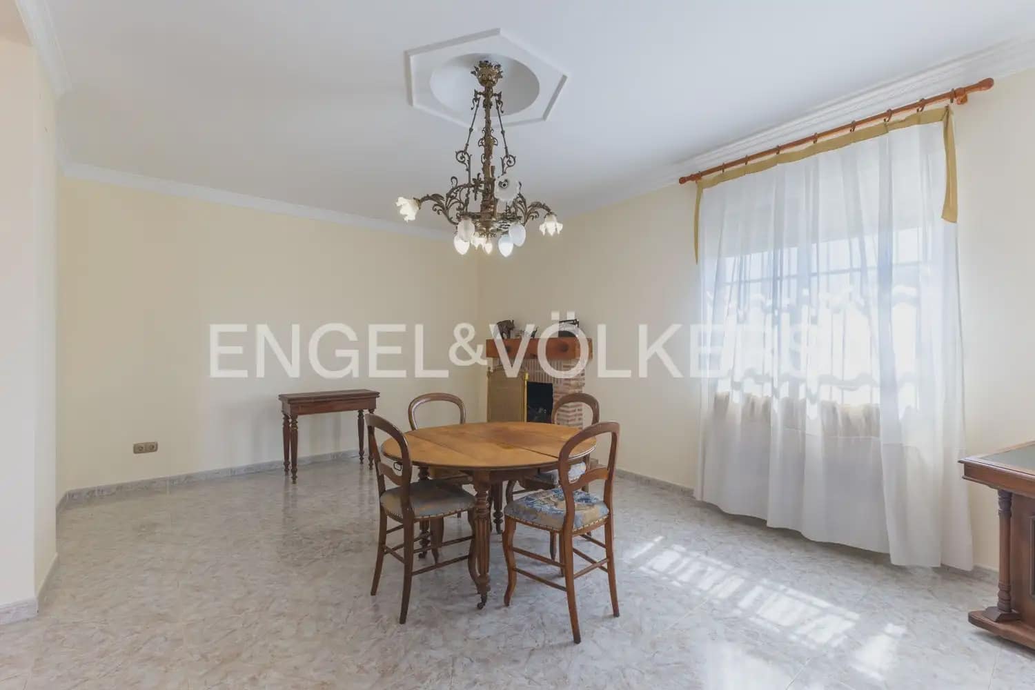 8 bedroom Villa for sale in Montserrat with pool garage - € 849,000 (Ref: 10026475)