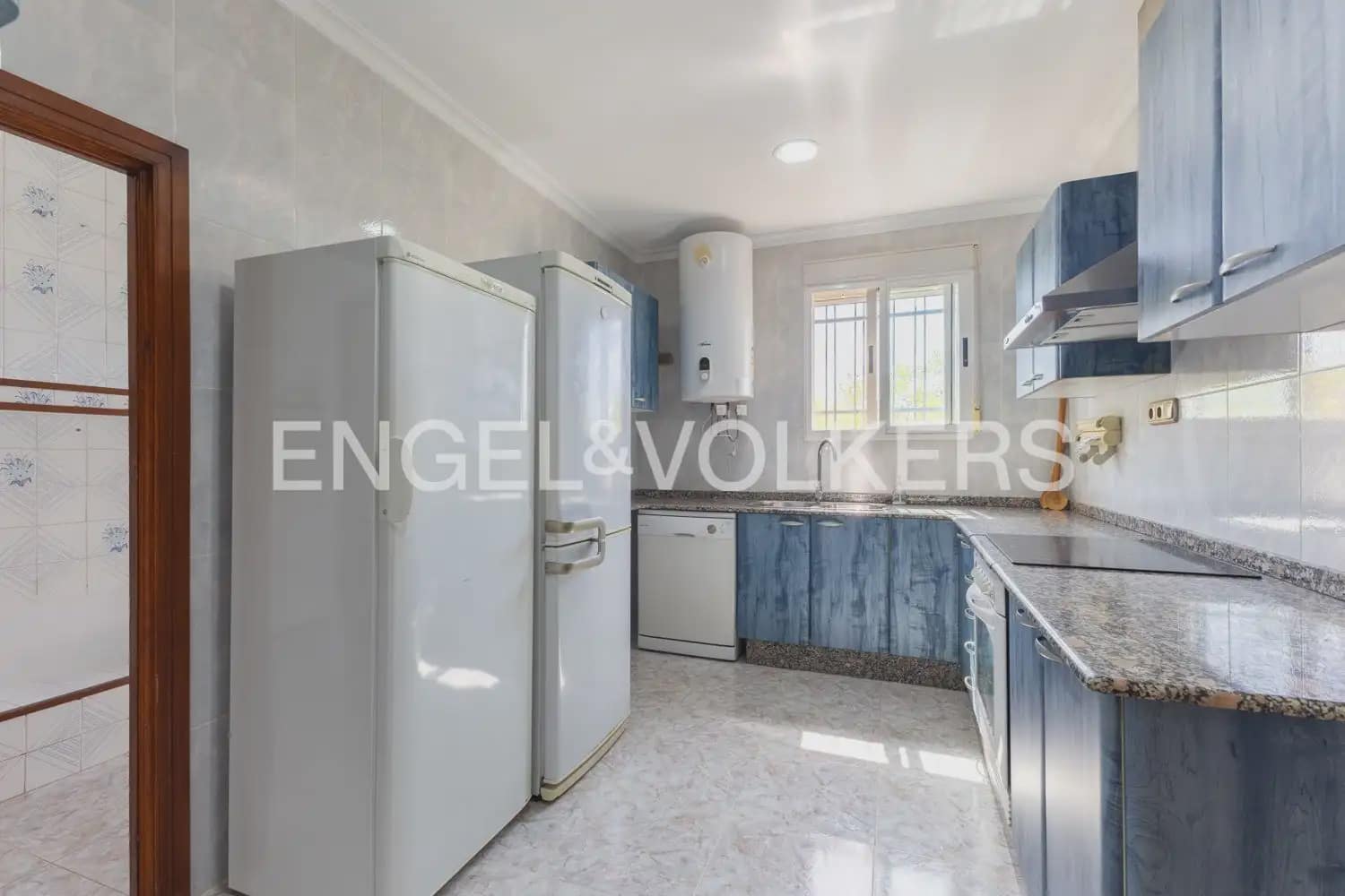 8 bedroom Villa for sale in Montserrat with pool garage - € 849,000 (Ref: 10026475)