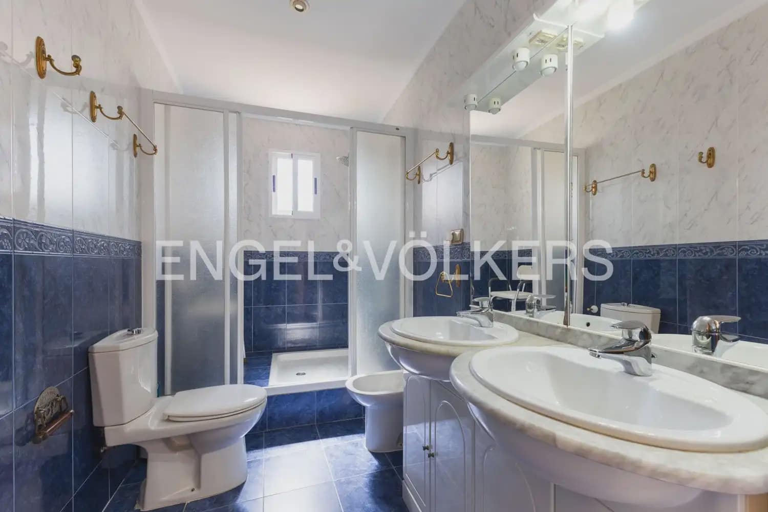 8 bedroom Villa for sale in Montserrat with pool garage - € 849,000 (Ref: 10026475)