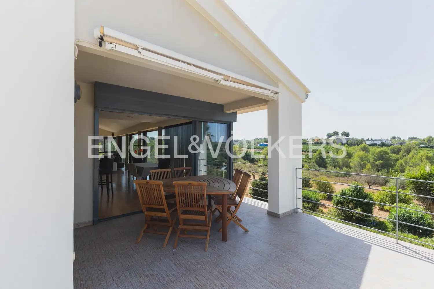 8 bedroom Villa for sale in Montserrat with pool garage - € 849,000 (Ref: 10026475)