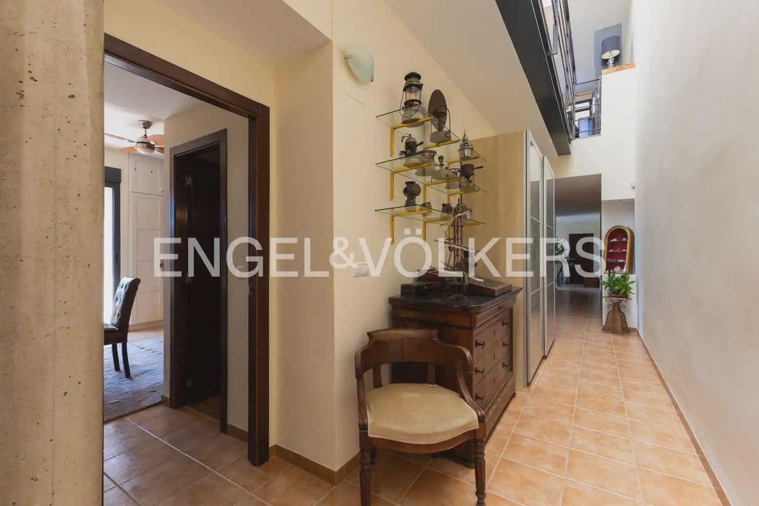 8 bedroom Villa for sale in Montserrat with pool garage - € 849,000 (Ref: 10026475)