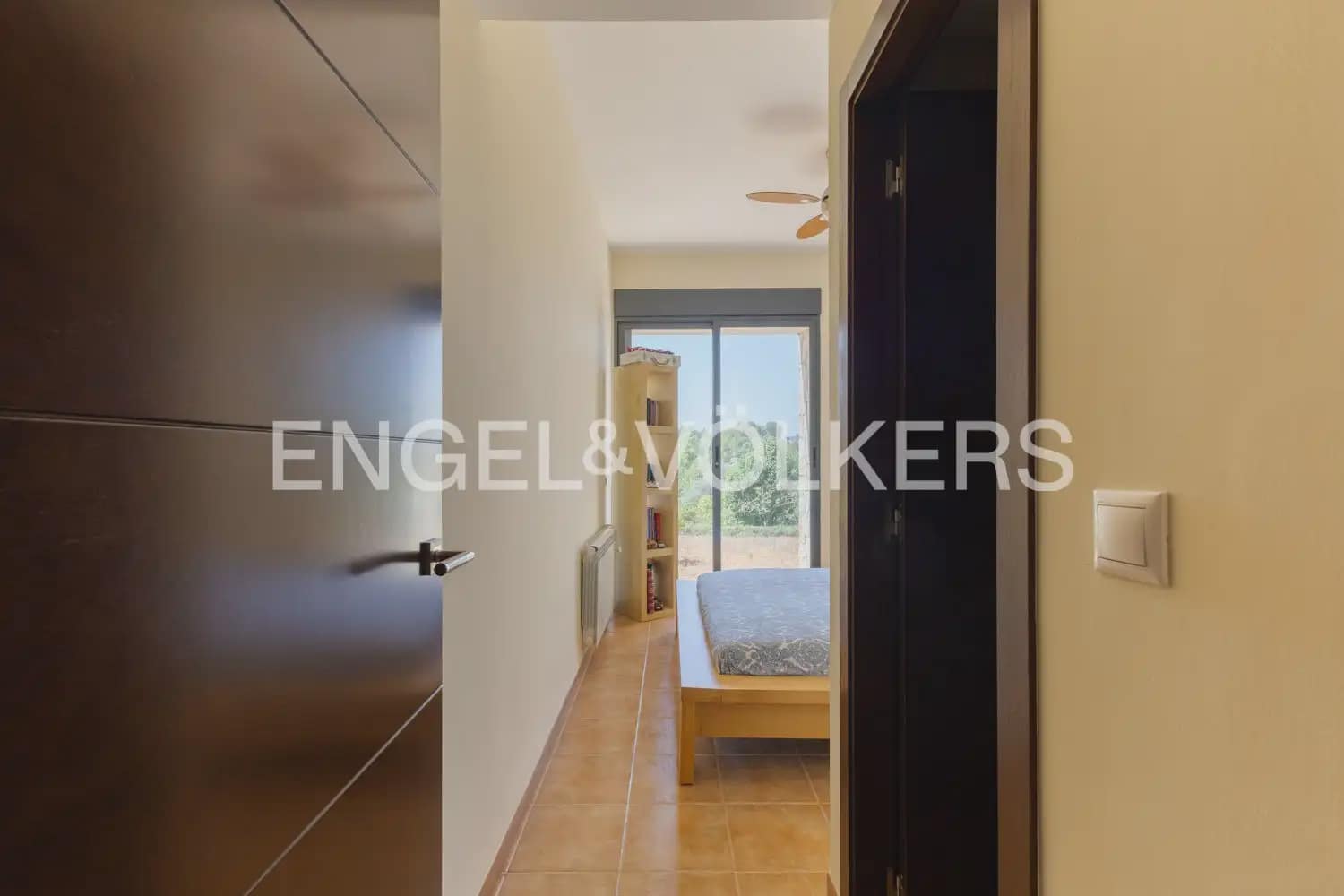 8 bedroom Villa for sale in Montserrat with pool garage - € 849,000 (Ref: 10026475)