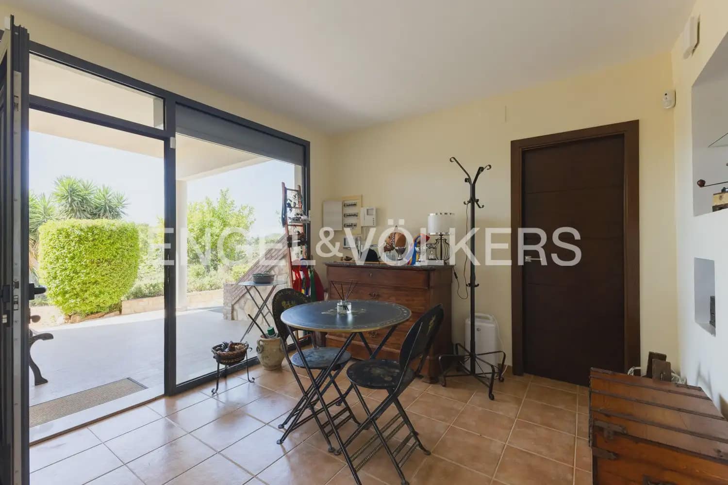 8 bedroom Villa for sale in Montserrat with pool garage - € 849,000 (Ref: 10026475)