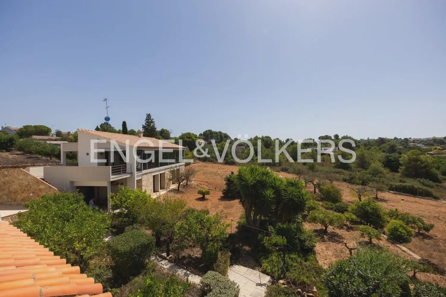 8 bedroom Villa for sale in Montserrat with pool garage - € 849,000 (Ref: 10026475)