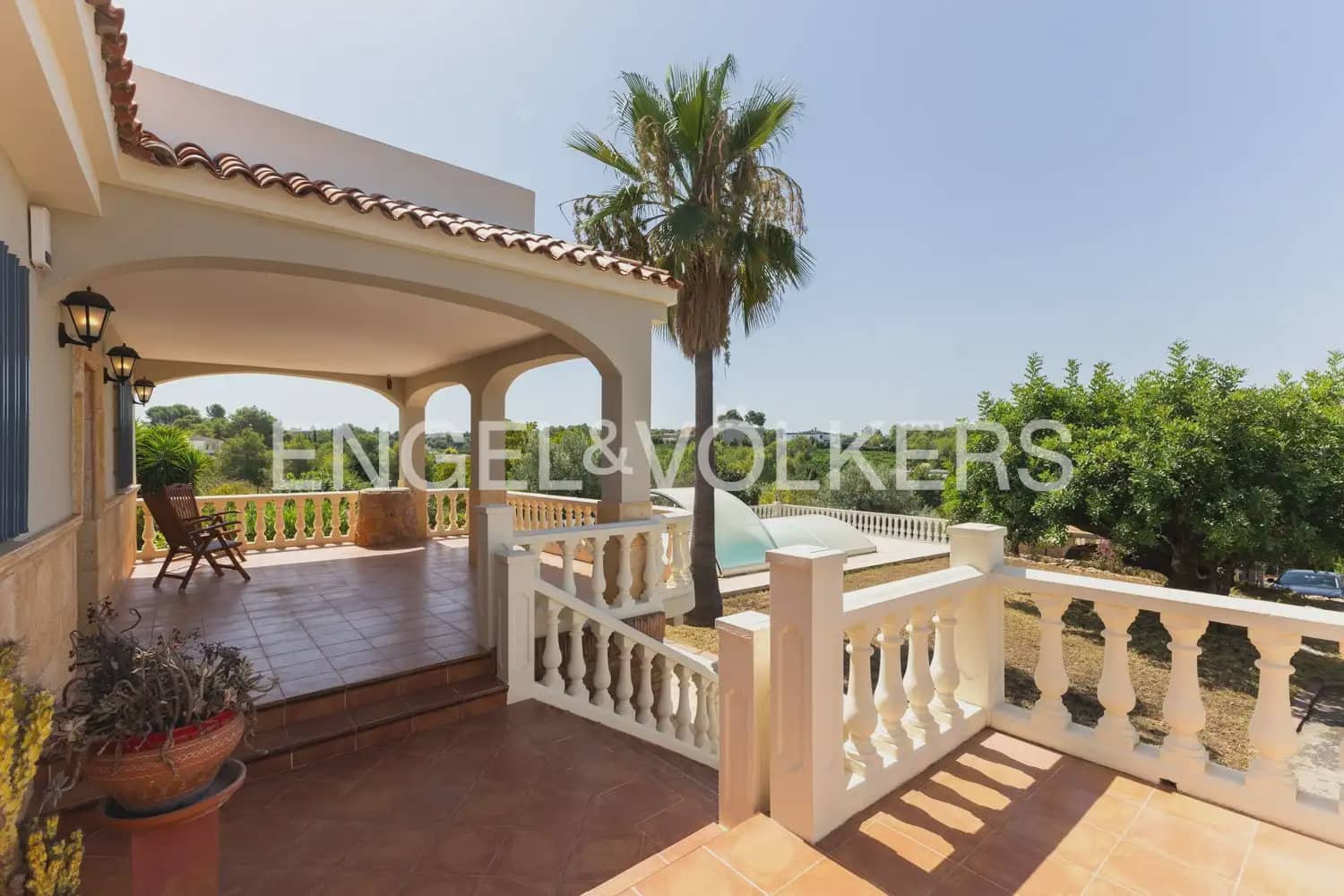 8 bedroom Villa for sale in Montserrat with pool garage - € 849,000 (Ref: 10026475)
