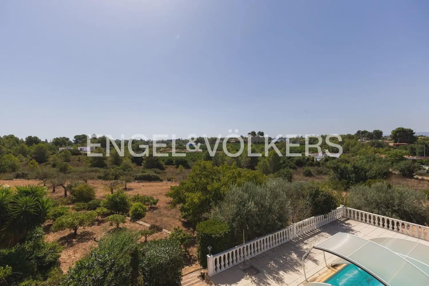 8 bedroom Villa for sale in Montserrat with pool garage - € 849,000 (Ref: 10026475)