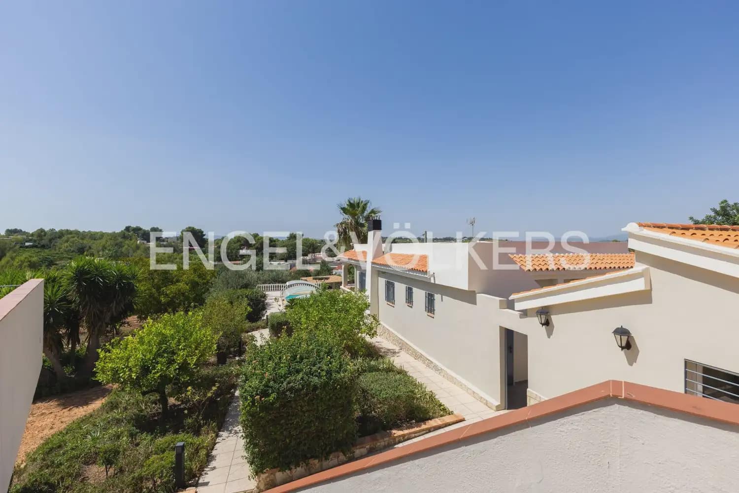 8 bedroom Villa for sale in Montserrat with pool garage - € 849,000 (Ref: 10026475)