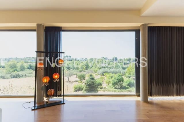 8 bedroom Villa for sale in Montserrat with pool garage - € 849,000 (Ref: 10026475)