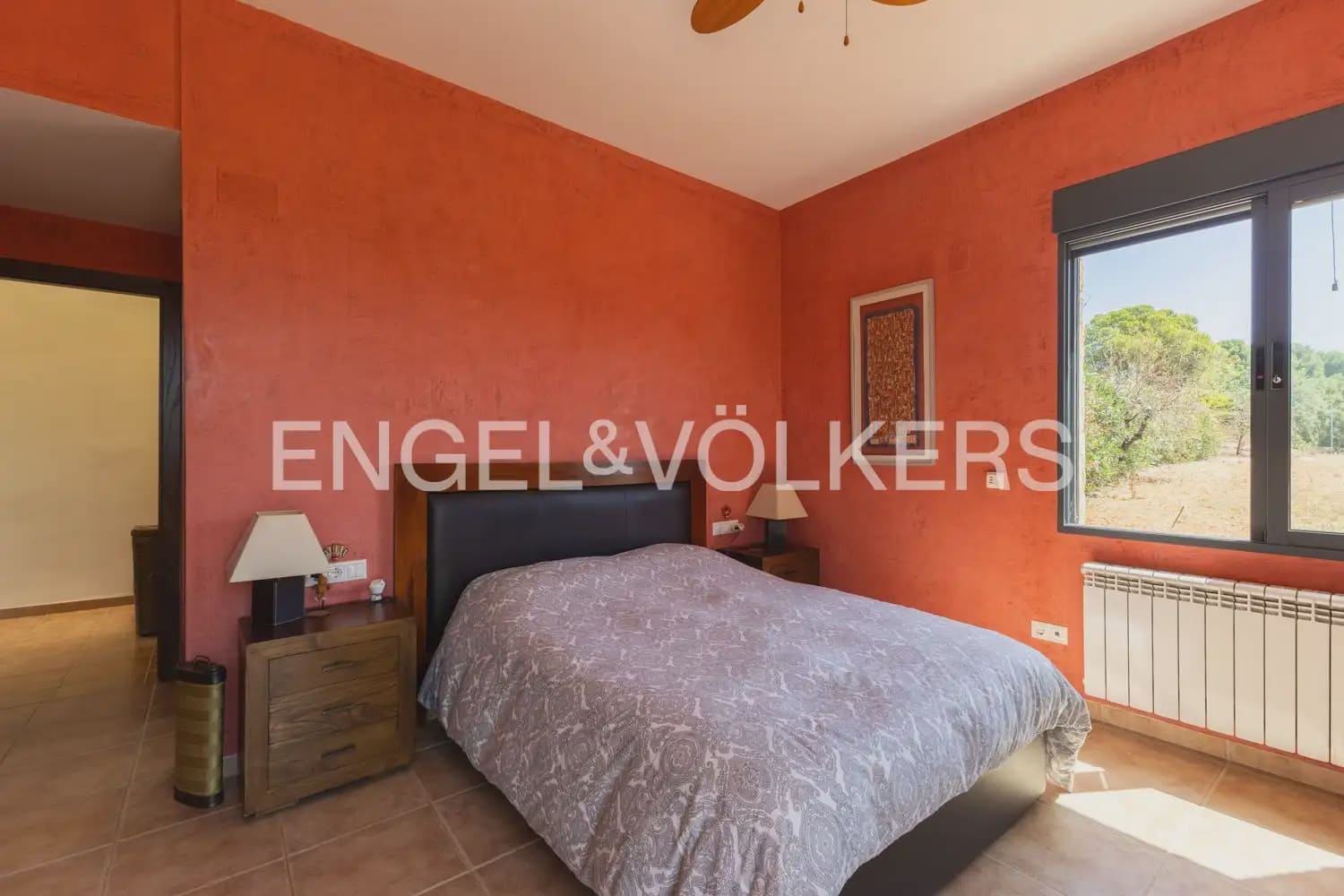 8 bedroom Villa for sale in Montserrat with pool garage - € 849,000 (Ref: 10026475)