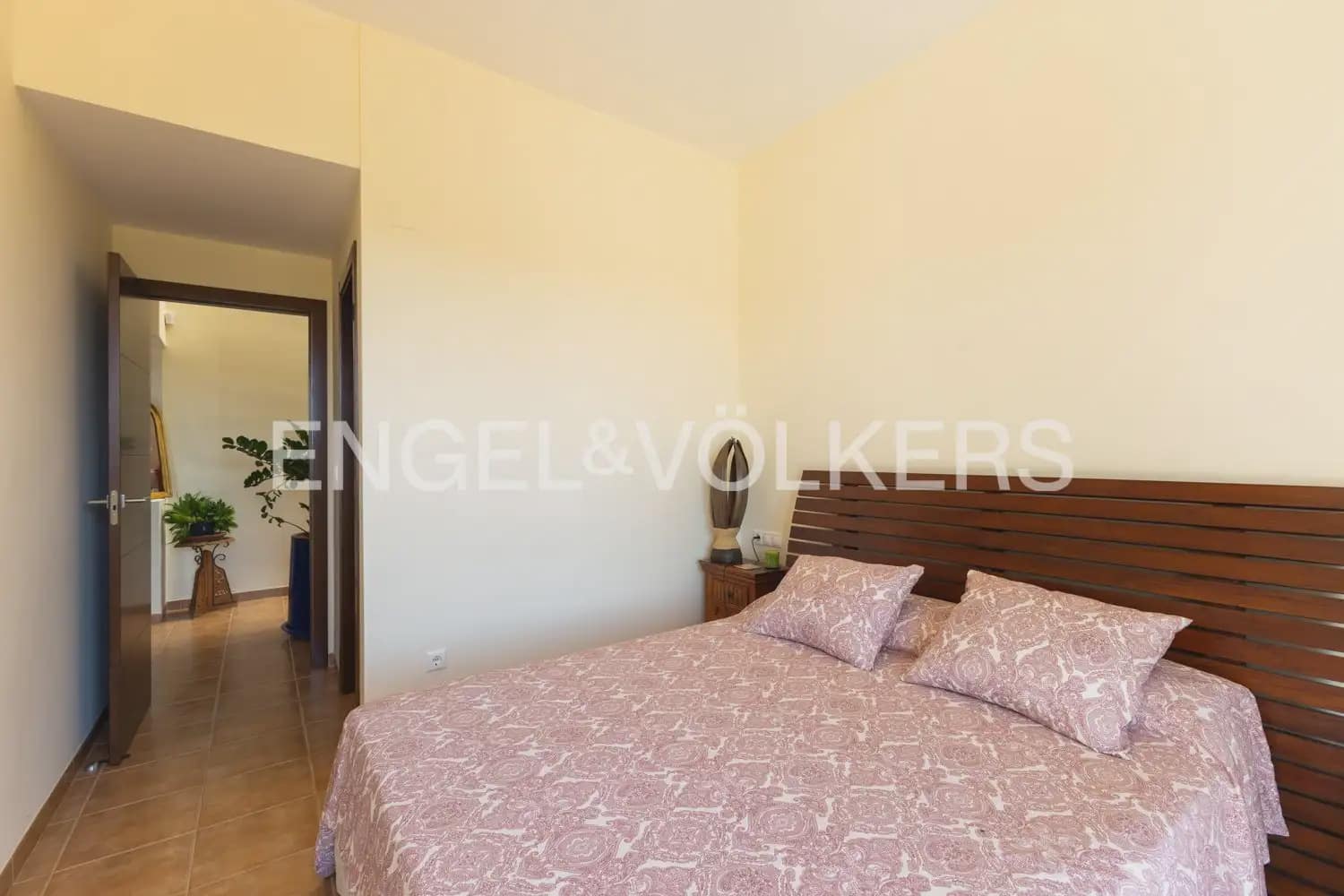 8 bedroom Villa for sale in Montserrat with pool garage - € 849,000 (Ref: 10026475)