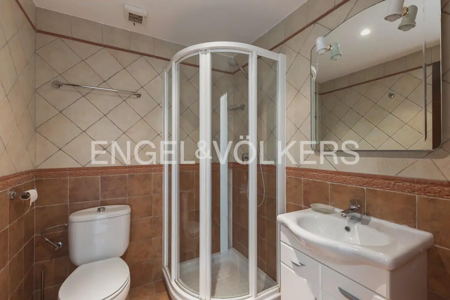 8 bedroom Villa for sale in Montserrat with pool garage - € 849,000 (Ref: 10026475)