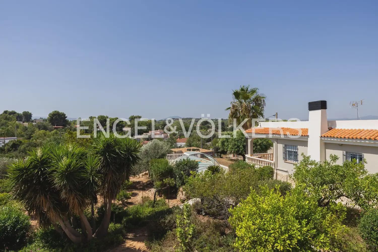 8 bedroom Villa for sale in Montserrat with pool garage - € 849,000 (Ref: 10026475)