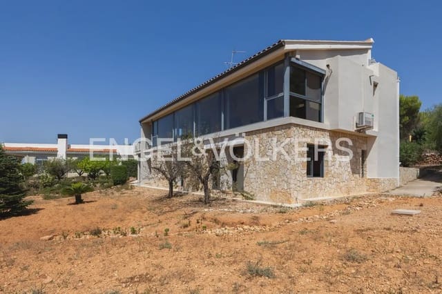 8 bedroom Villa for sale in Montserrat with pool garage - € 849,000 (Ref: 10026475)