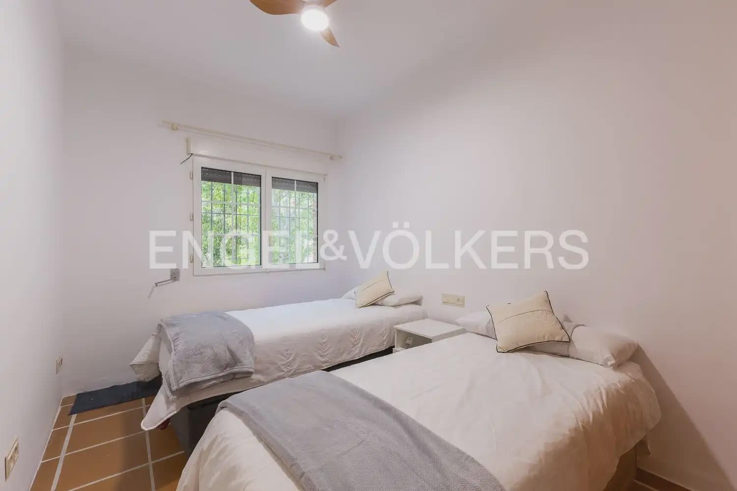 4 Zimmer Villa zu vermieten in Paterna mit Garage - 3.300 € (Ref: 10029510)