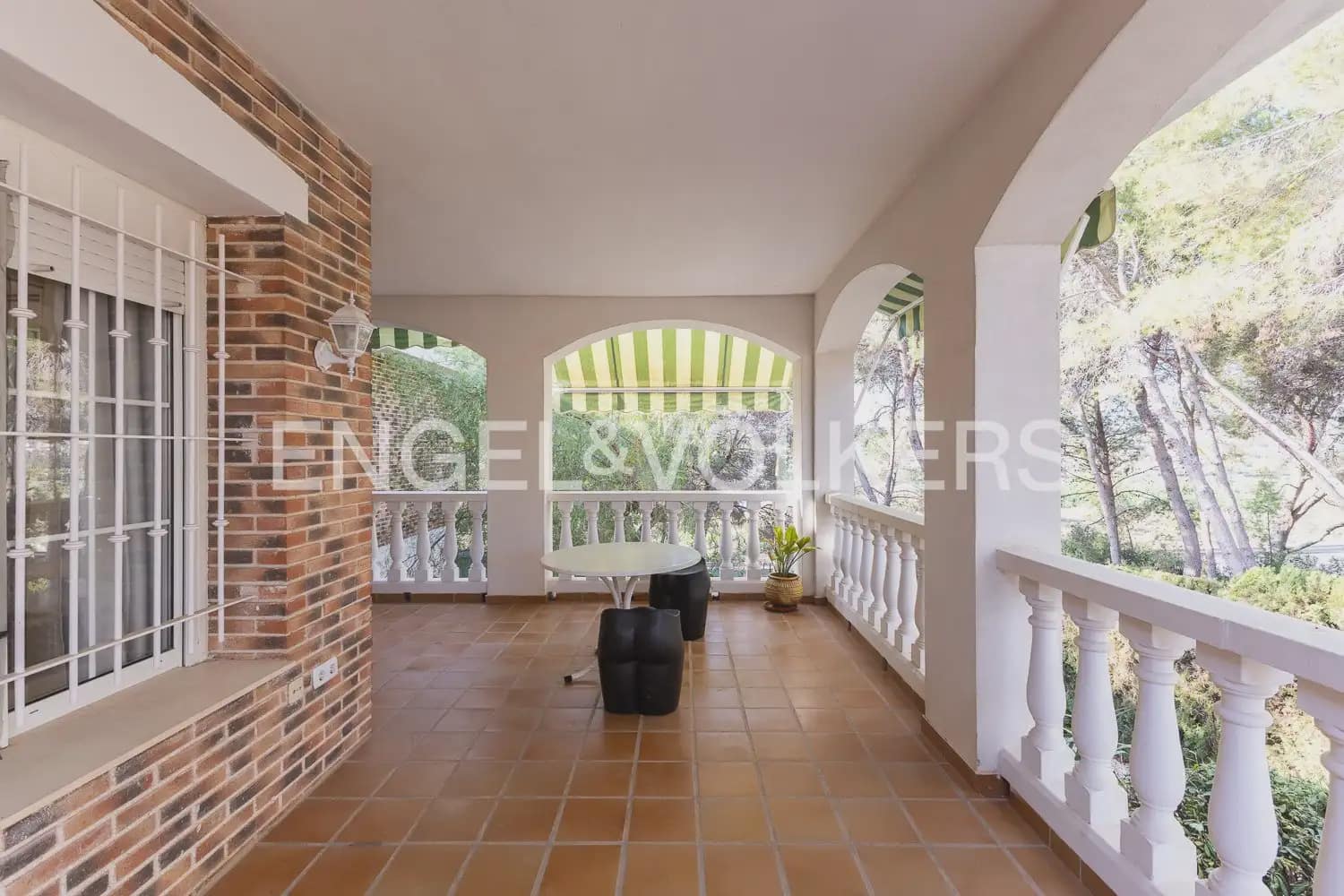 4 Zimmer Villa zu vermieten in Paterna mit Garage - 3.300 € (Ref: 10029510)