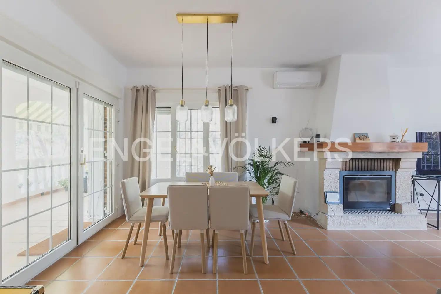 4 Zimmer Villa zu vermieten in Paterna mit Garage - 3.300 € (Ref: 10029510)