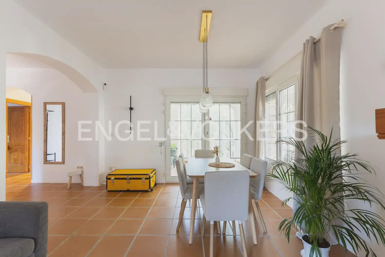 4 Zimmer Villa zu vermieten in Paterna mit Garage - 3.300 € (Ref: 10029510)