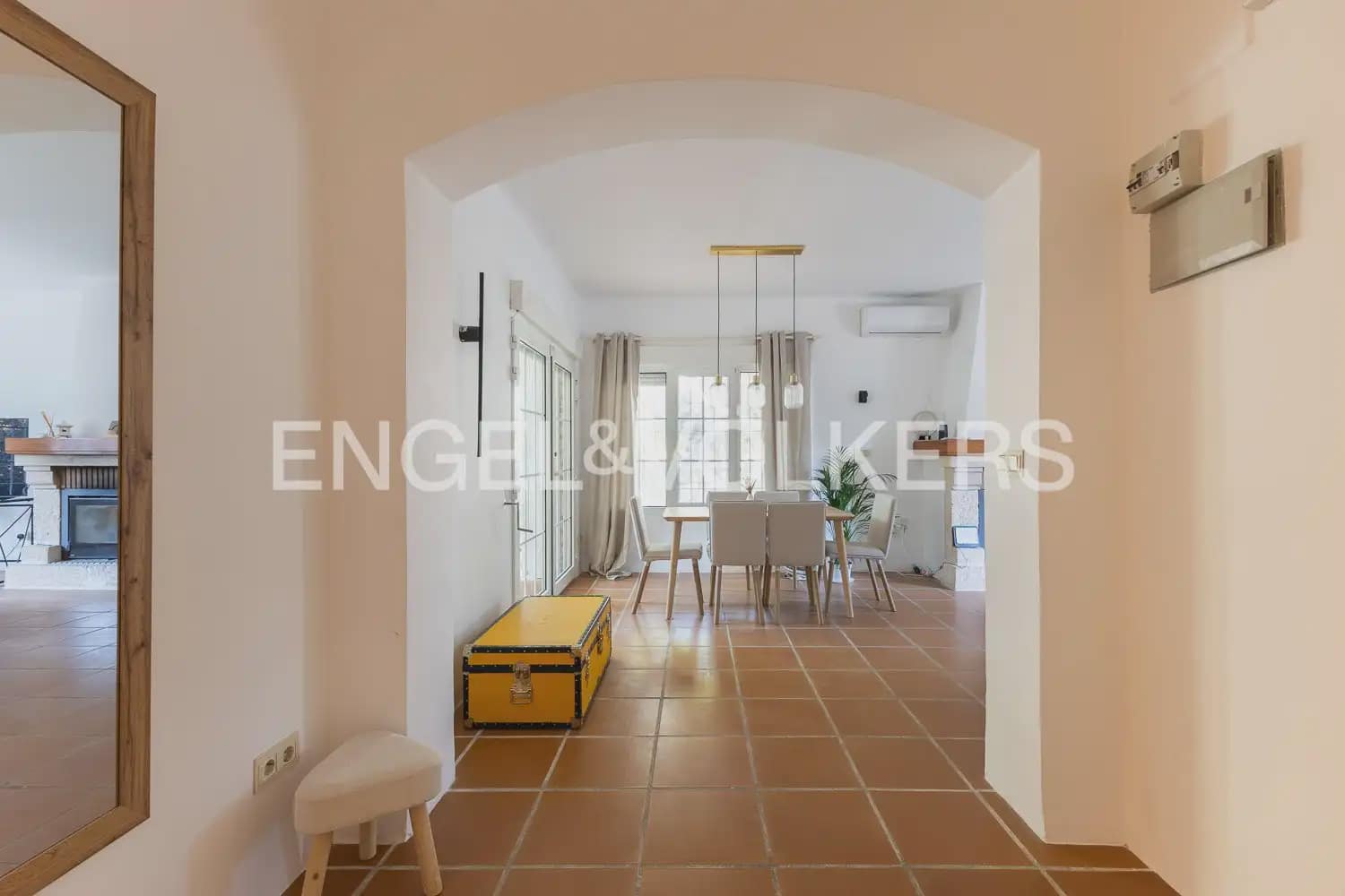 4 Zimmer Villa zu vermieten in Paterna mit Garage - 3.300 € (Ref: 10029510)