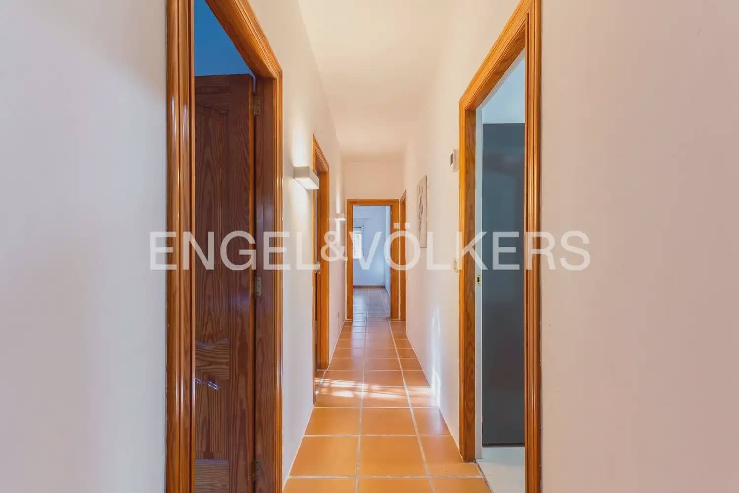 4 Zimmer Villa zu vermieten in Paterna mit Garage - 3.300 € (Ref: 10029510)