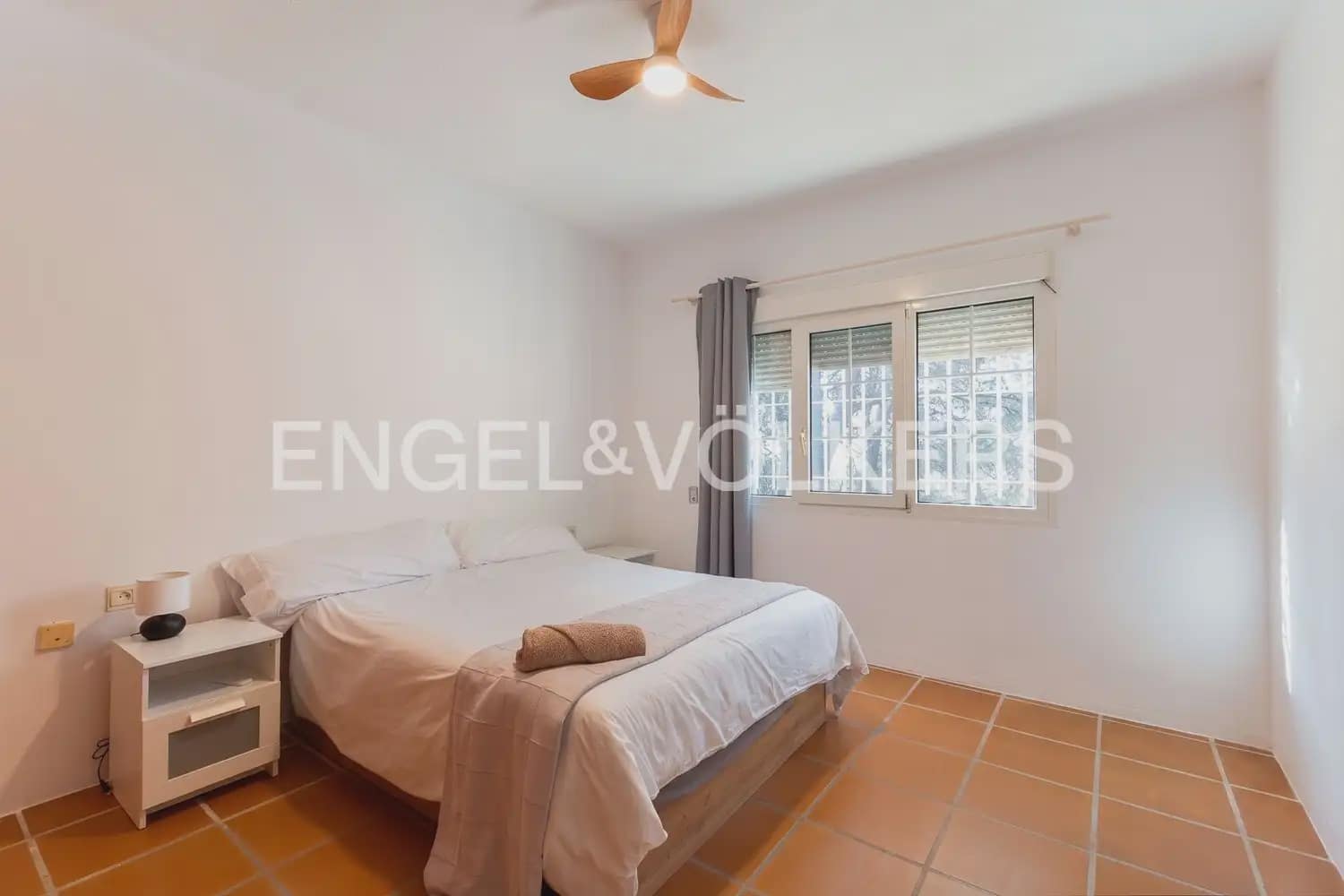 4 Zimmer Villa zu vermieten in Paterna mit Garage - 3.300 € (Ref: 10029510)