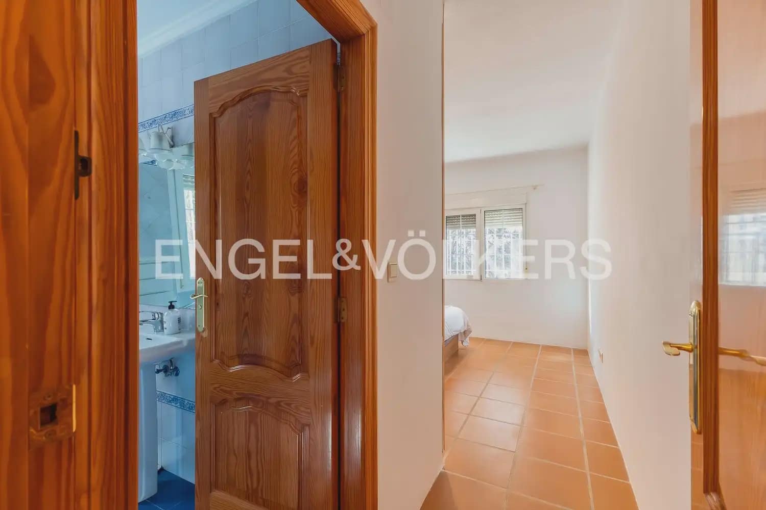 4 Zimmer Villa zu vermieten in Paterna mit Garage - 3.300 € (Ref: 10029510)