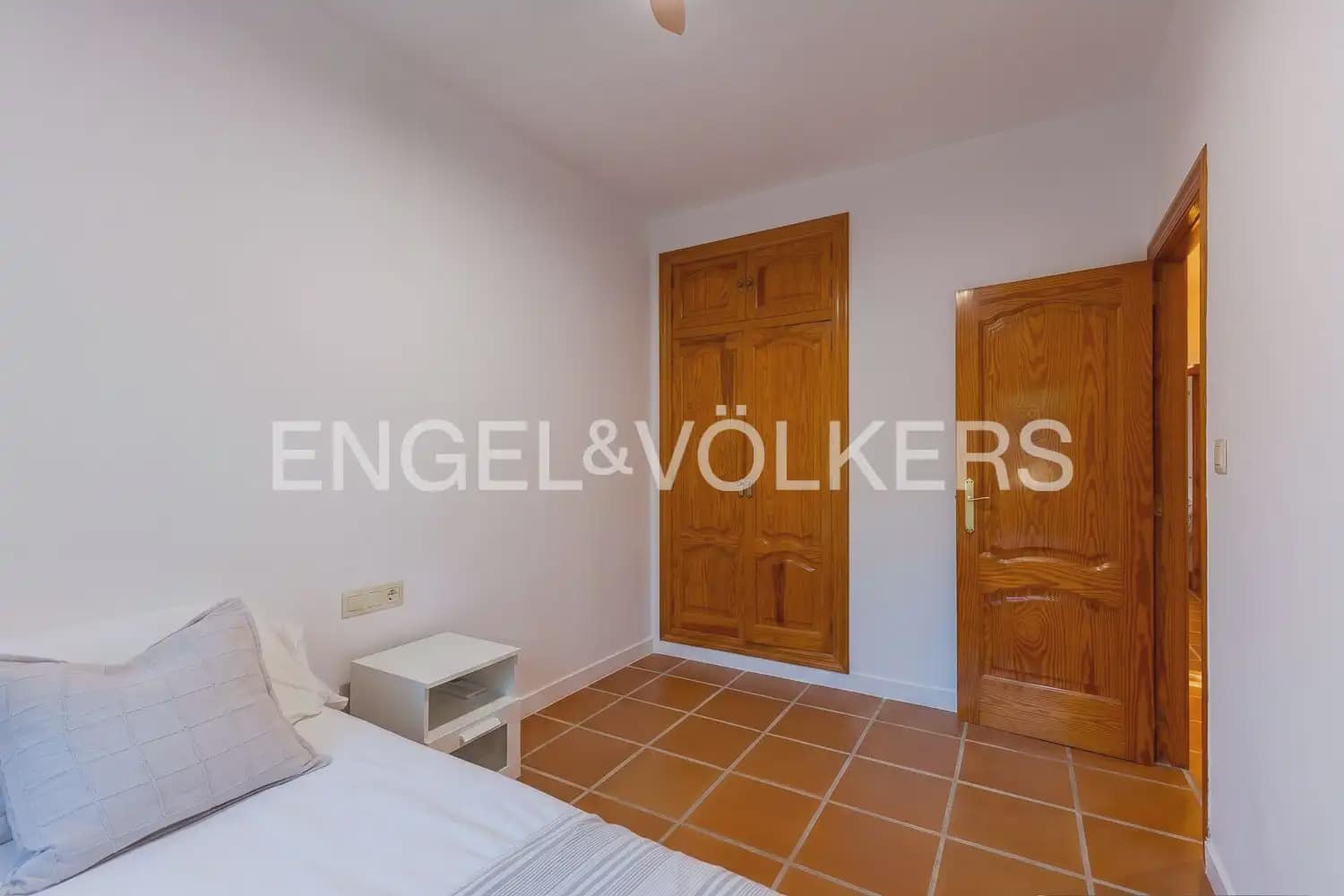 4 Zimmer Villa zu vermieten in Paterna mit Garage - 3.300 € (Ref: 10029510)