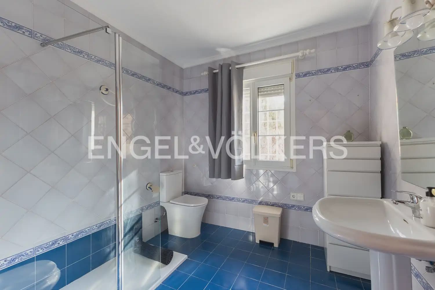 4 Zimmer Villa zu vermieten in Paterna mit Garage - 3.300 € (Ref: 10029510)