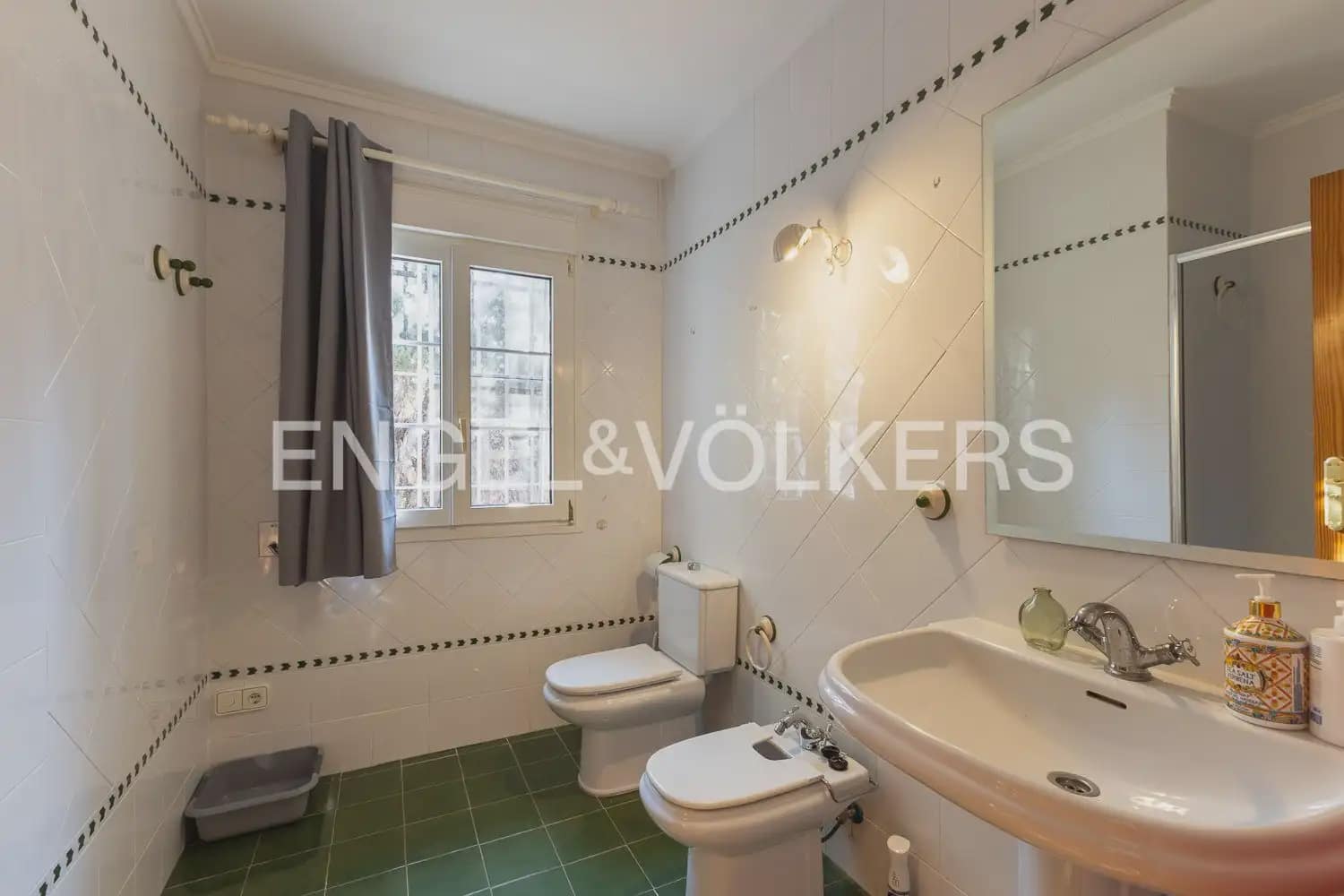 4 Zimmer Villa zu vermieten in Paterna mit Garage - 3.300 € (Ref: 10029510)