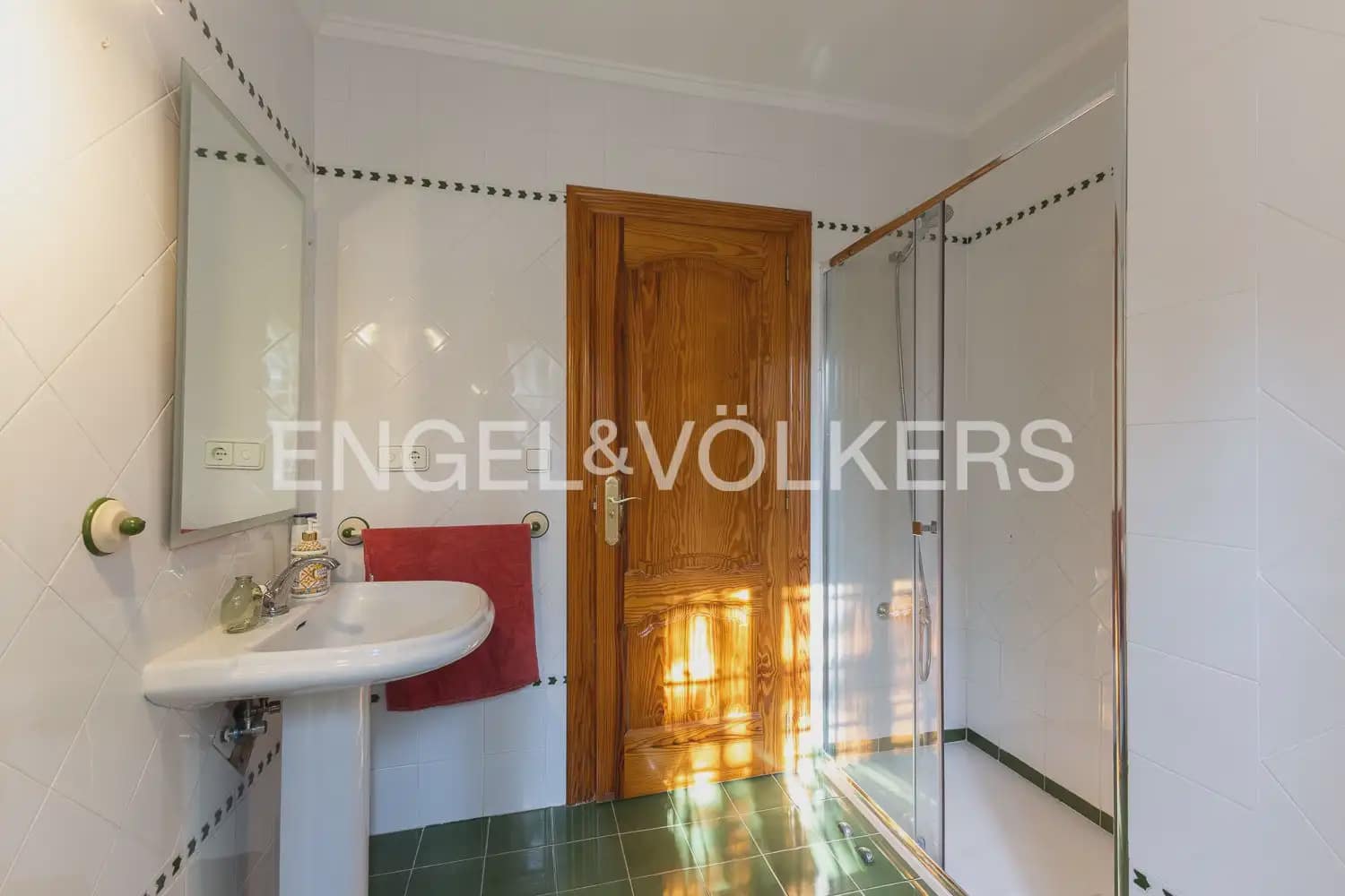 4 Zimmer Villa zu vermieten in Paterna mit Garage - 3.300 € (Ref: 10029510)